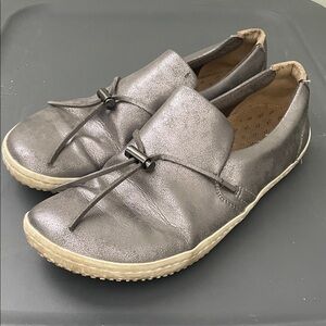 Vivo Barefoot silver slip ons